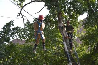 Repelling by a female rescuer of Gilgit Baltistan